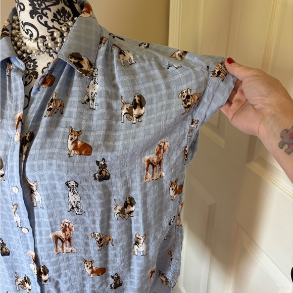Jane + Delancey -women’s Blue, Dog Print Button-Up Shirt, short sleeve, size Med - Picture 2 of 10